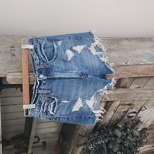 Abercrombie & Fitch The Mom Short High Rise